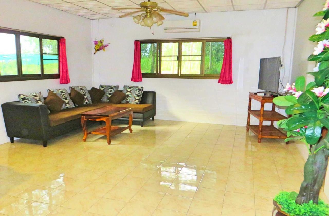 Hotel Isaan Perazim Park Roi Et Exteriér fotografie