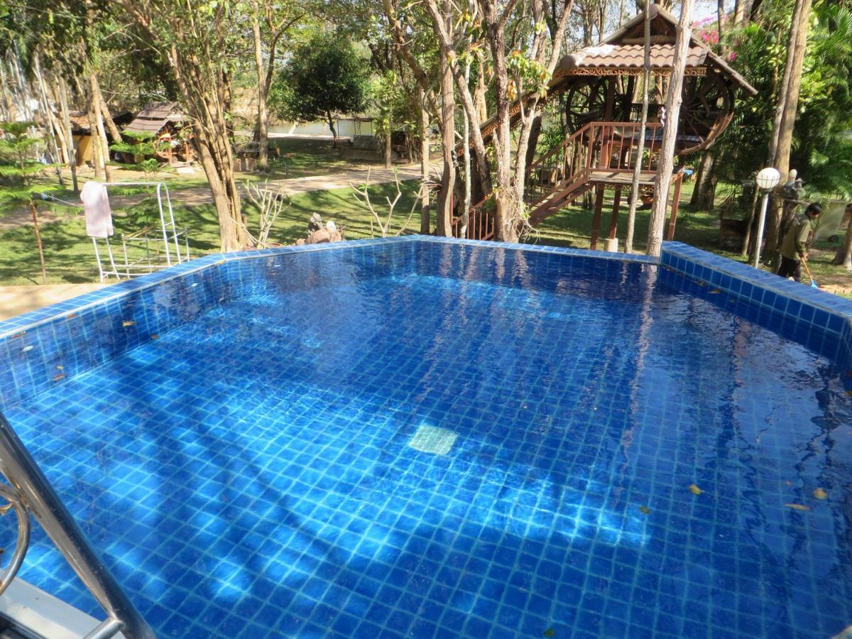 Hotel Isaan Perazim Park Roi Et Exteriér fotografie