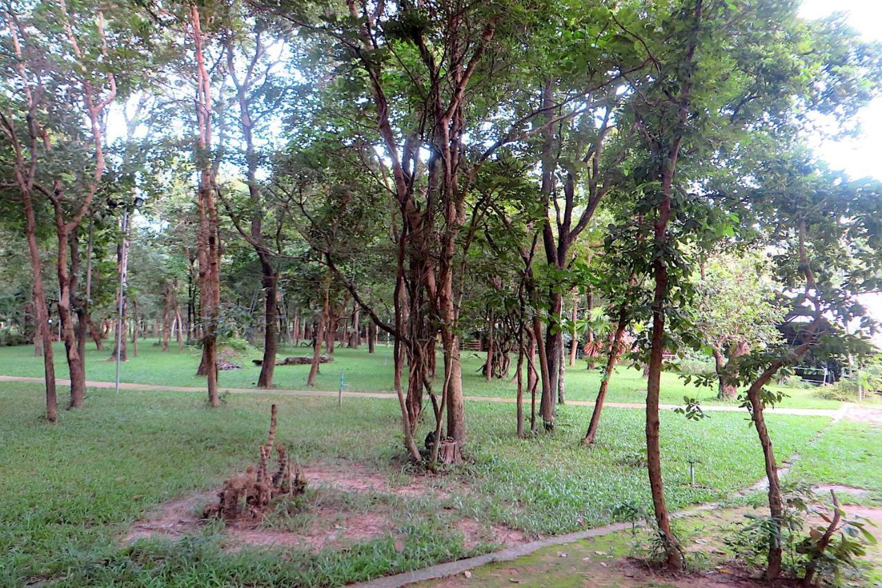 Hotel Isaan Perazim Park Roi Et Exteriér fotografie